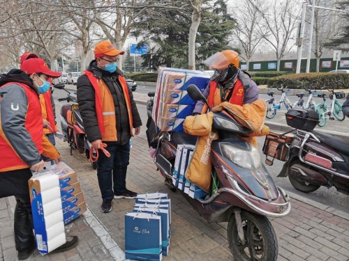 UU跑腿組建“物資保障隊”，為醫護人員家庭配送暖心包裹